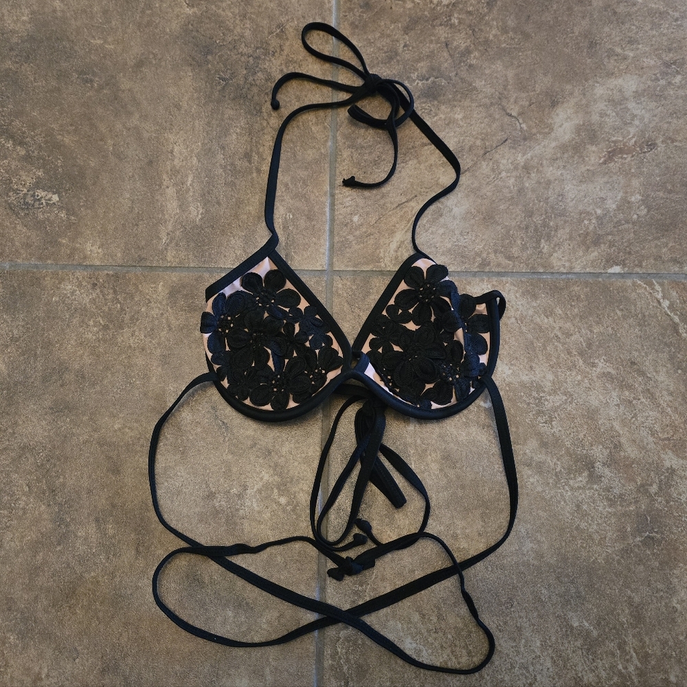 Black Nude Floral Detail Wrapped Bikini Top